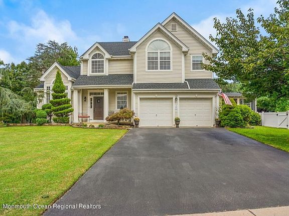 3rd image of 35 Crown Cir