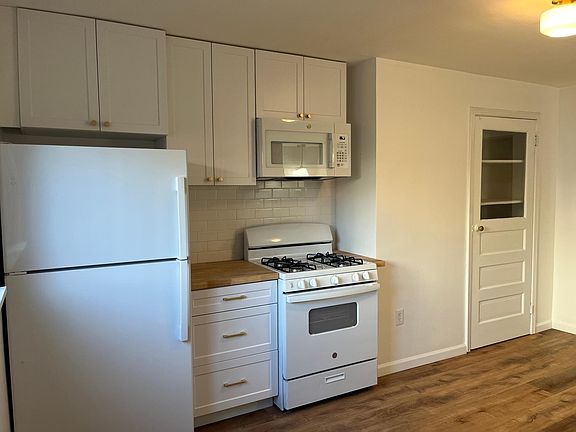2nd image of 221 Ella St APT 1