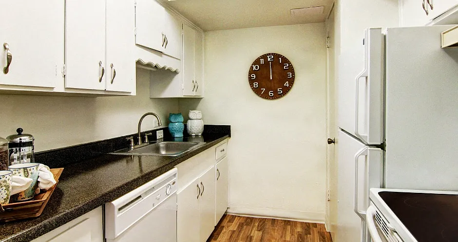 Galleria Court Apartments — Photo 4