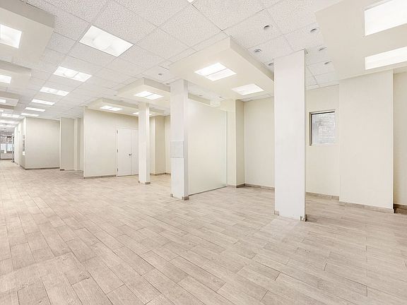 3rd image of 5 E 44th St APT Penthouse
