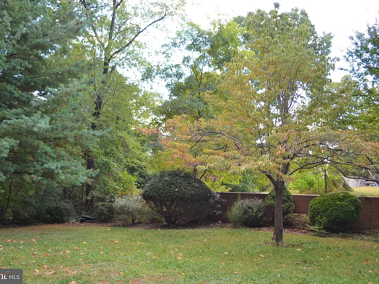 3809 Whispering Ln — Photo 47