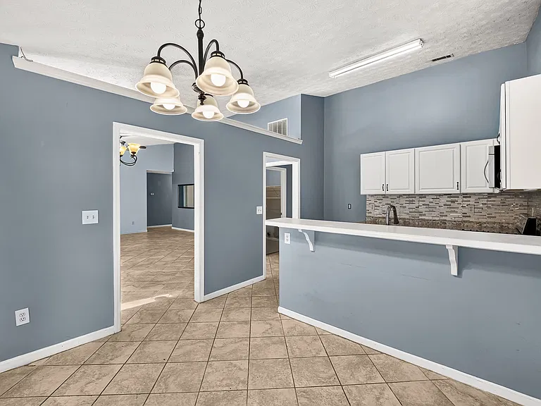 3035 Camelot Woods Dr — Photo 8