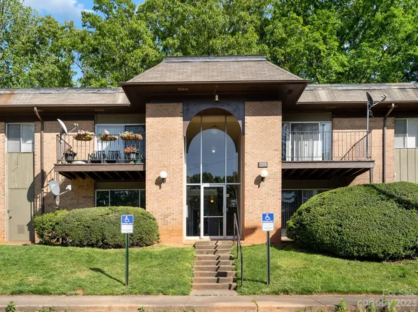 225 Orchard Trace Ln APT 8, Charlotte, NC 28213