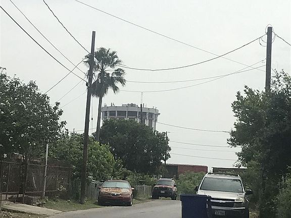 5th image of 2219 Ventura St