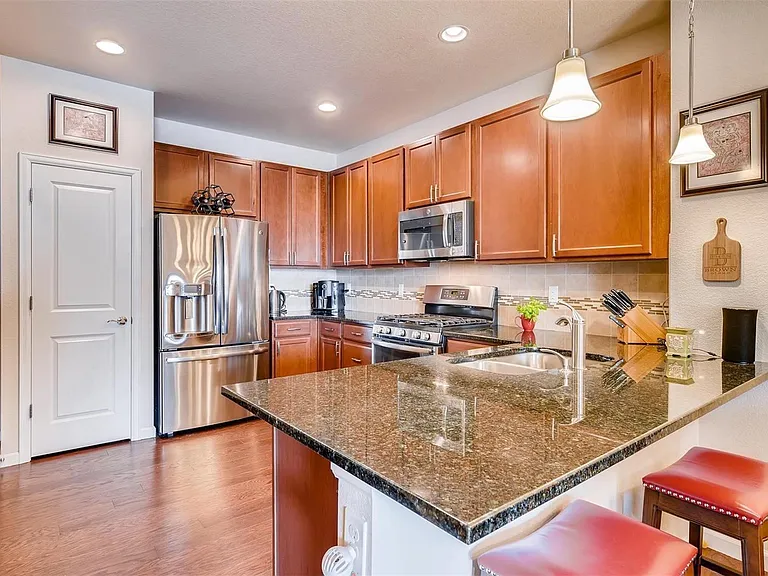 581 E Dry Creek Rd — Photo 2