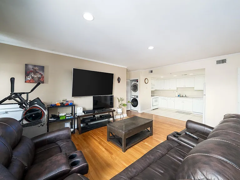 621 Monroe St #8B — Photo 3
