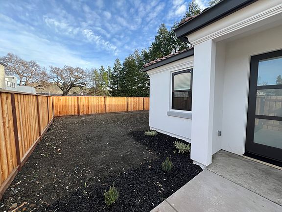 3rd image of 24 Noble Oaks Ln #A