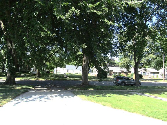 2nd image of 302 S 12th St