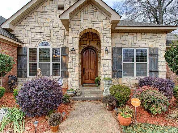 2nd image of 136 Saint Charles Cir