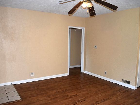 3rd image of 1678 Wiltshire Blvd