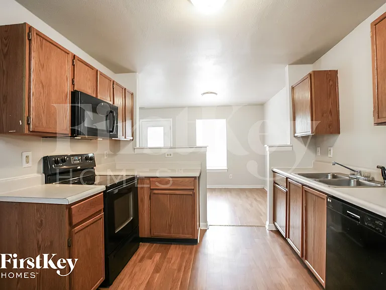 16773 Lowell Dr — Photo 6
