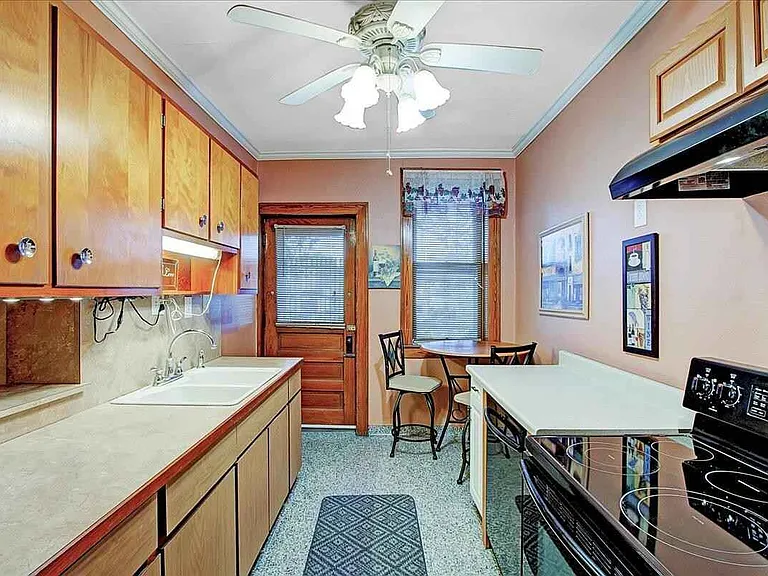 137 E Court St #4 — Photo 15