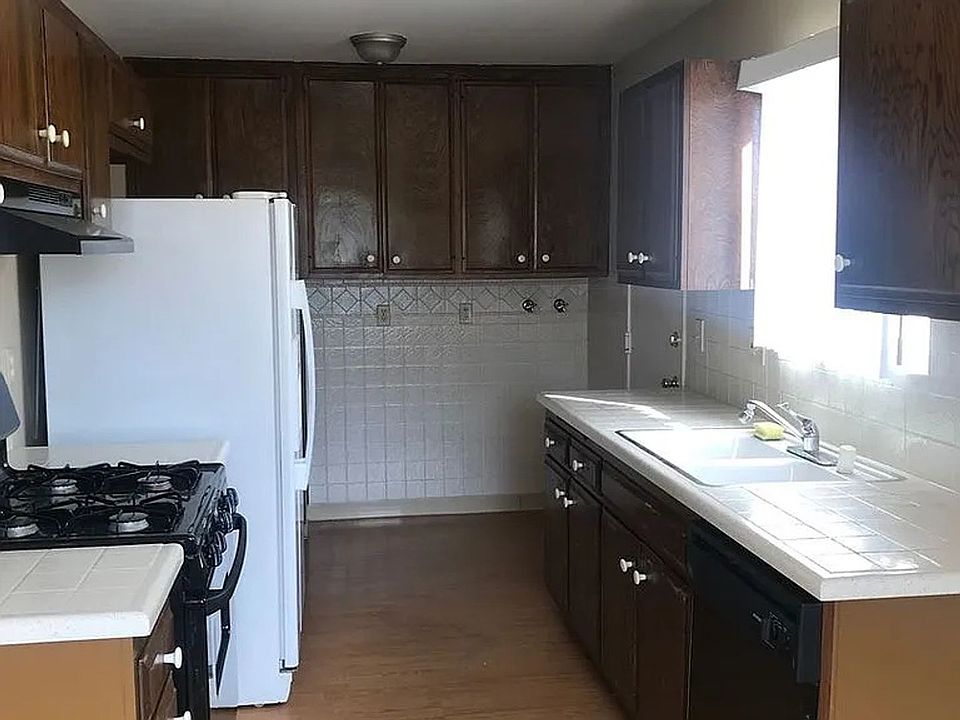 2nd image of 3536 Santa Maria St