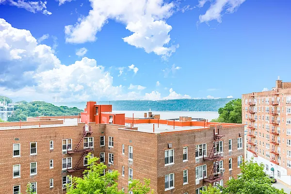 Sold by Re/Max In The City | media 15