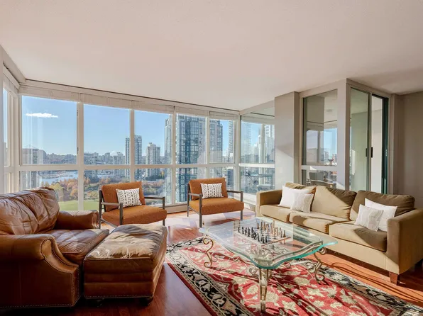 212 Davie St #1703, Vancouver, BC V6B 5Z4