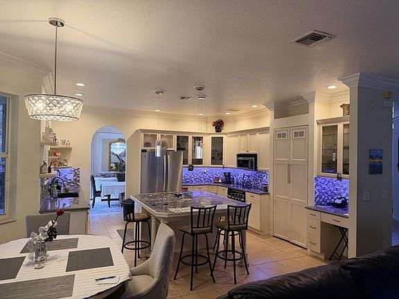5th image of 2236 Ridgewood Circle