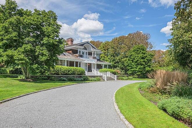 1st image of 68 Quogue St