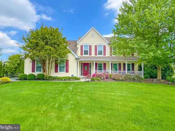 351 Laurel Oaks Dr, Langhorne, PA 19047