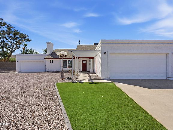 2nd image of 1067 E Sequoia Drive