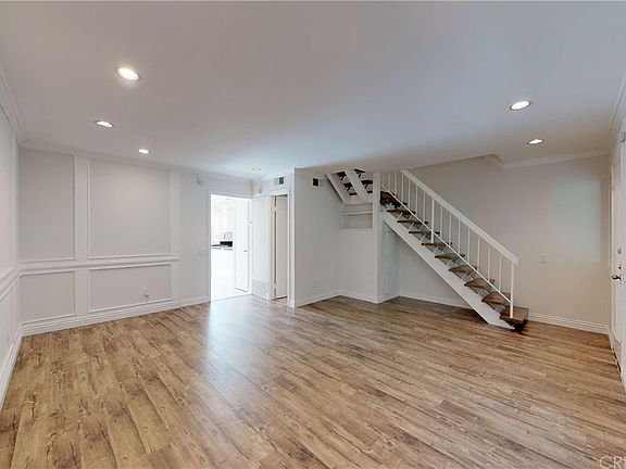 2nd image of 20134 Runnymede St Unit 34