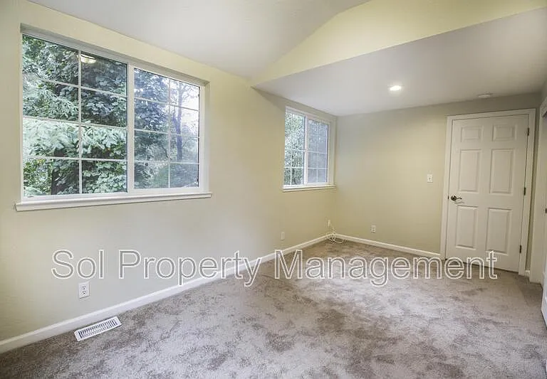 153 Pine Ave — Photo 5