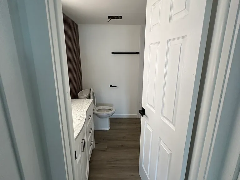 215 S Hale St — Photo 4