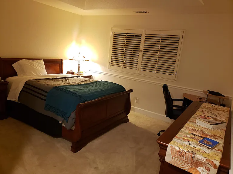 2nd bedroom w/ built-in bookshelves