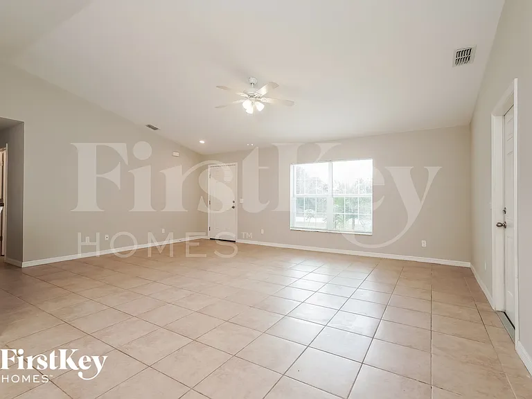 12246 Gulfstream Blvd — Photo 3