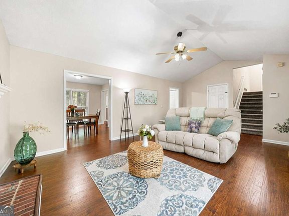 2nd image of 3513 Robin Ln