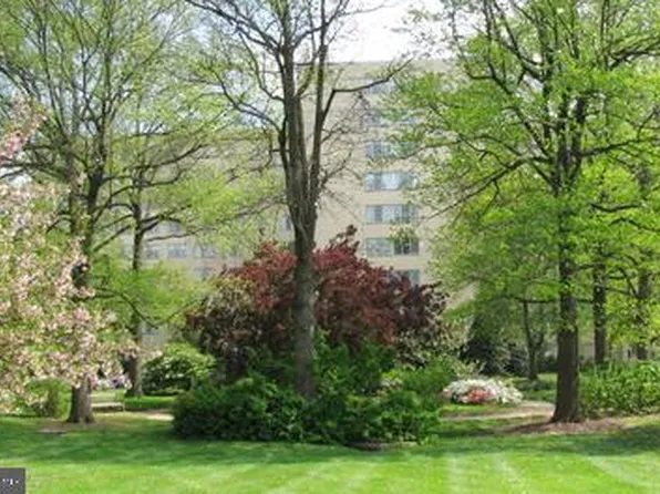 6631 Wakefield Dr APT 711, Alexandria, VA 22307