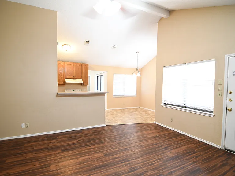 5209 Canyon Creek Dr — Photo 10