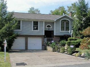6376 Pleasant St, South Park, PA
