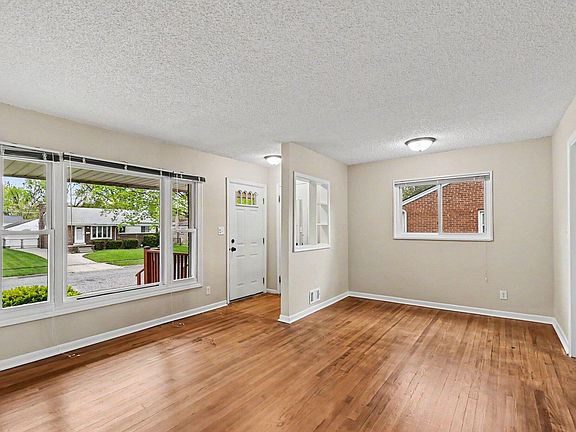 5th image of 2421 Barstow Rd