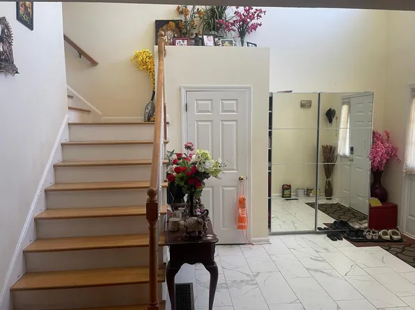5 Derby Ln, Franklin, MA 02038