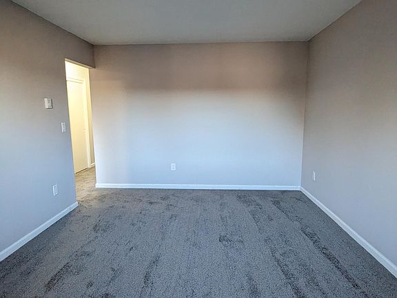 3rd image of 1358 Meriden Rd APT 15
