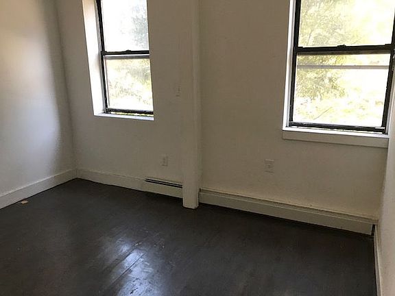 4th image of 318 Bedford Ave #1
