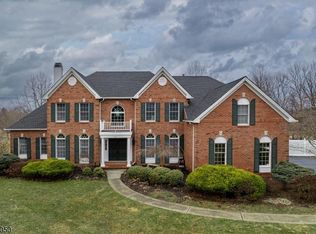 10 Amherst Dr, Long Valley, NJ 07853