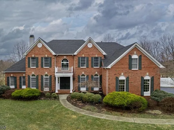 10 Amherst Dr, Long Valley, NJ 07853