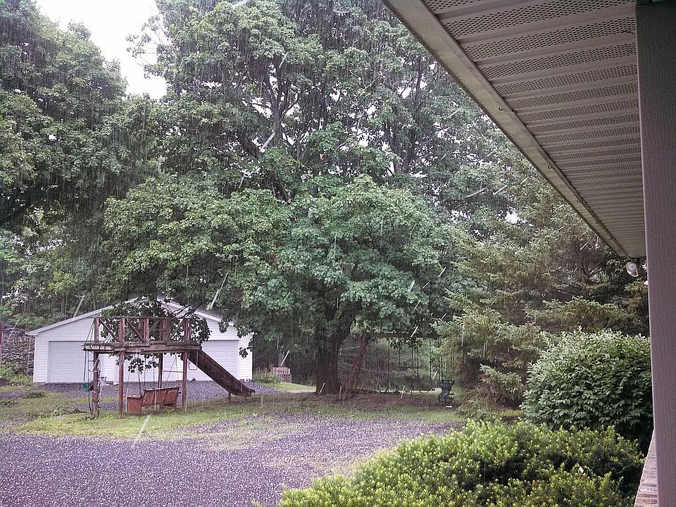 2nd image of 1400 Main St