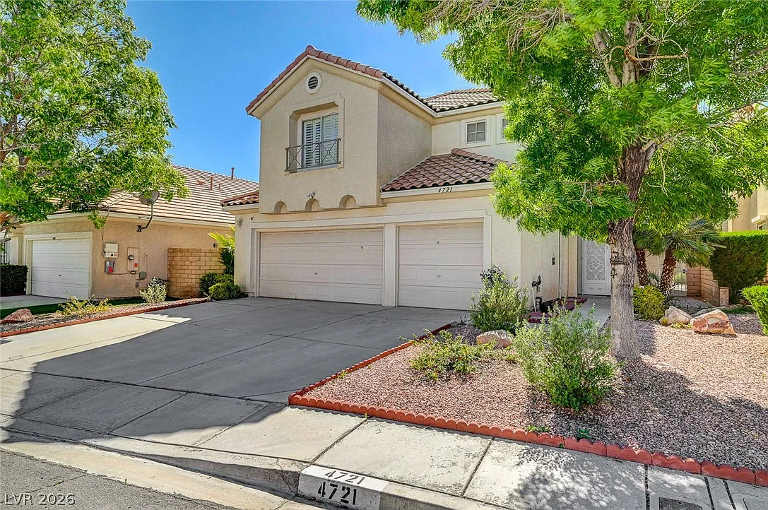 5 bed, 3.0 bath, 2533 sqft, $3,695 — Photo 2