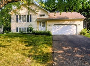 17964 Lorence Way, Eden Prairie, MN 55346