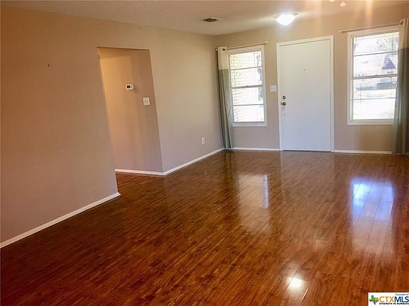 4th image of 638 Meadowbrook Ln