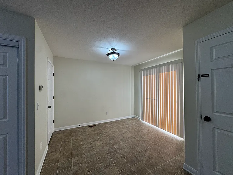 8123 N Drury Ave — Photo 7