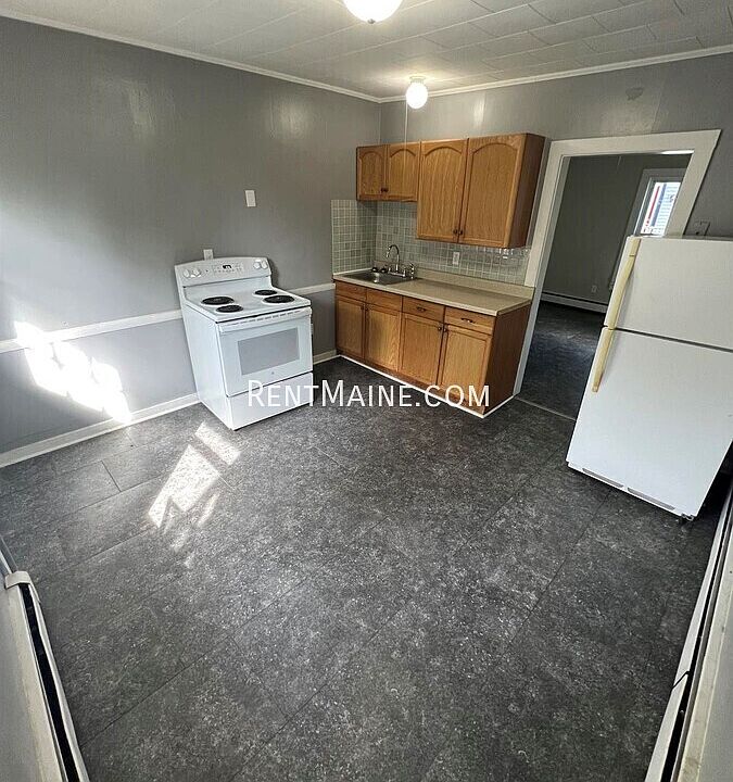 1st image of 61-63 Pearl St APT 4