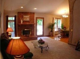 2610 Cece Cir, Country Club, MO 64506