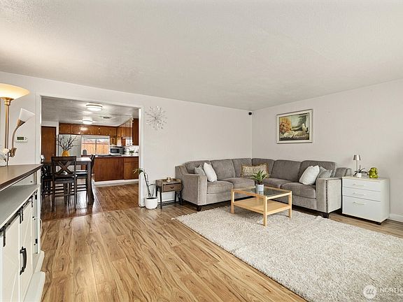 3rd image of 12067 Renton Avenue S