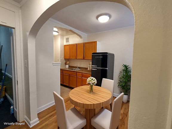 2nd image of 1528 W Pratt Blvd #0B-1Ba-285Sqft