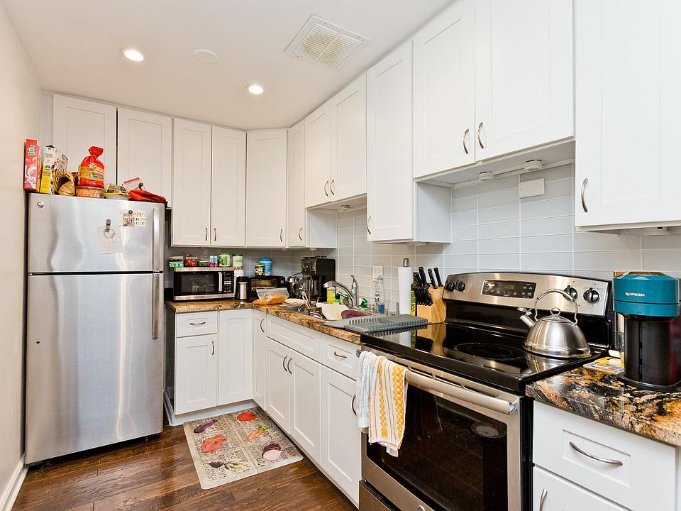 1st image of 621 W Stratford Pl #506