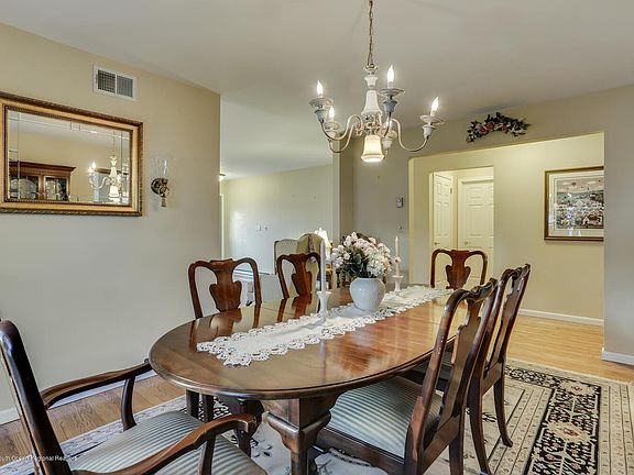 5th image of 27 Greenwich Ave