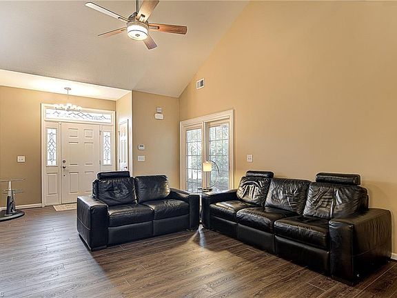 5th image of 833 Jarman Dr